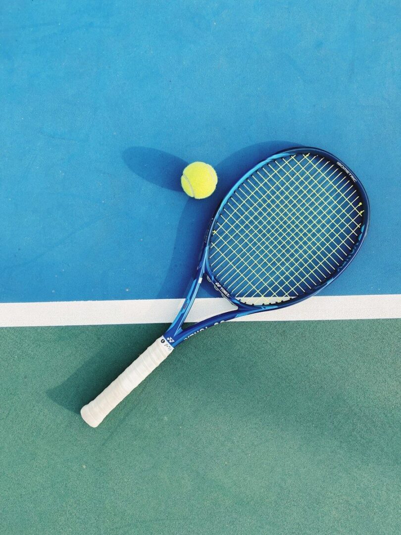 Photo by Hoi Pham white and blue tennis racket